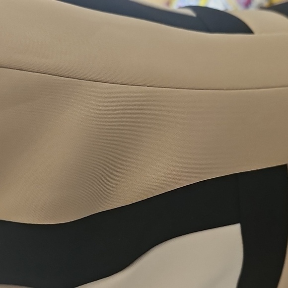 Calvin Klein Green, Cream and Black Slimming Pencil Dress, Size 4. - Picture 10 of 11